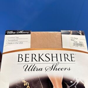 Berkshire Ultra Sheers Control Top Pantyhose City Beige Style 4415 USA SZ 1
